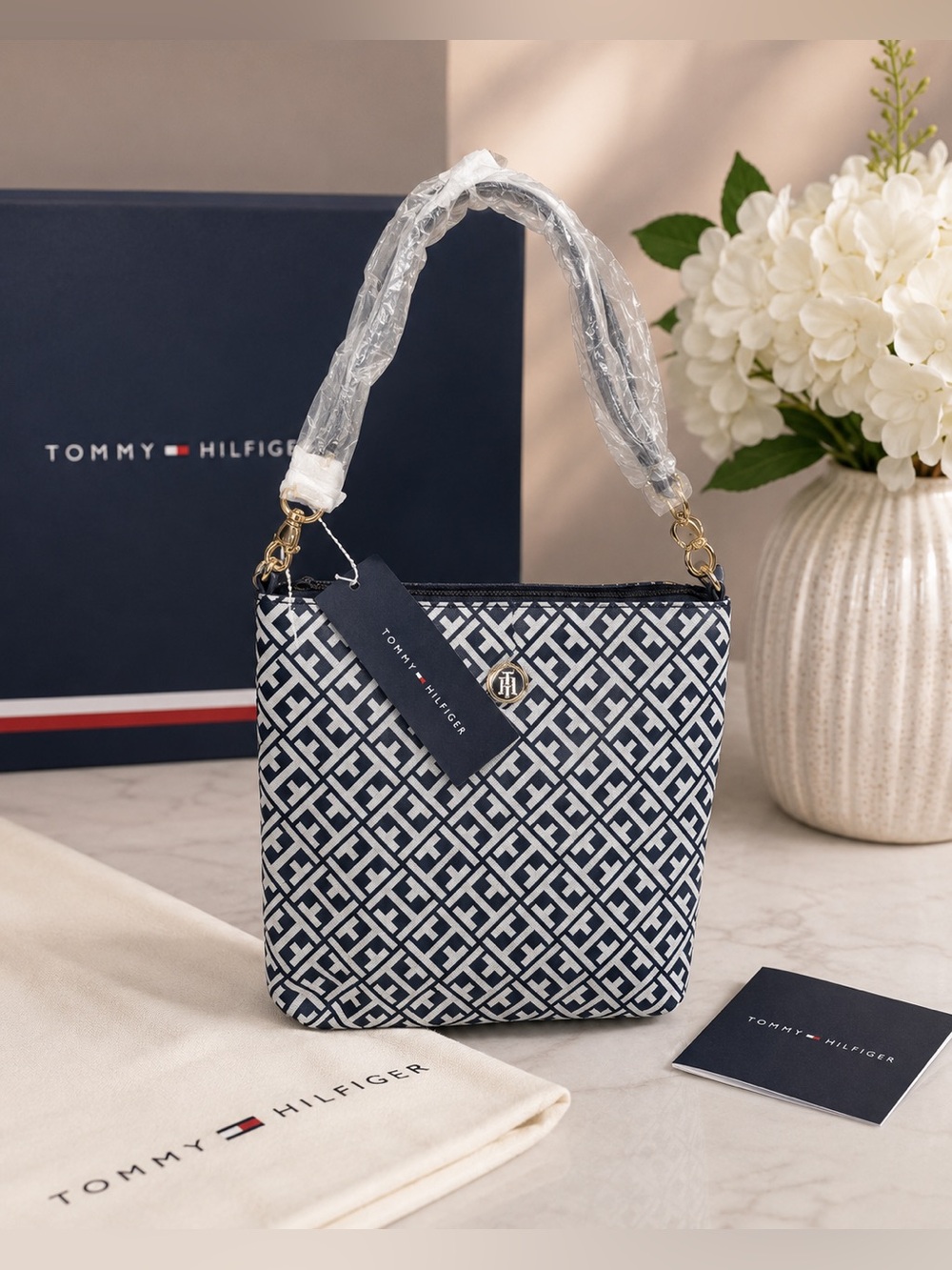 👜 NWT Tommy Hilfiger Monogram Crossbody Bag